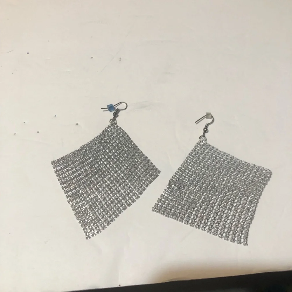 American Flag Mesh Dangle Earrings - Picture 8 of 8